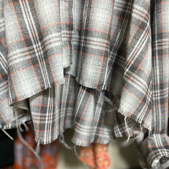 Cropped Distressed Flannel! - Picture 2 of 3